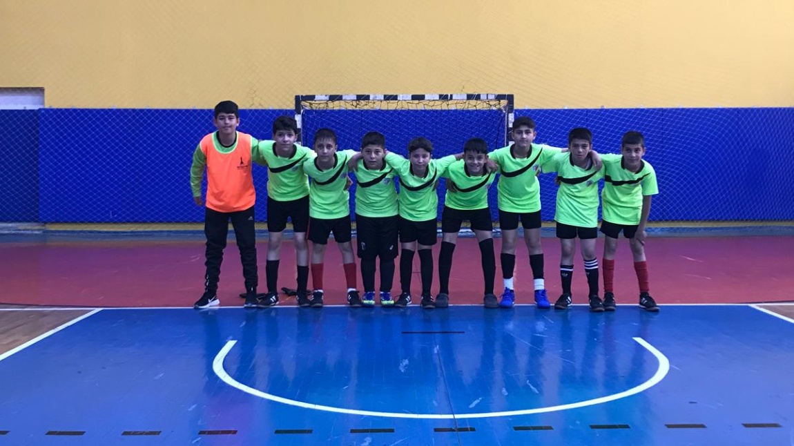 Okulumuz Küçükler Futsal müsabakasında Karabağlar Cemil Midilli Ortaokulunu 4-2 mağlup etmiştir.